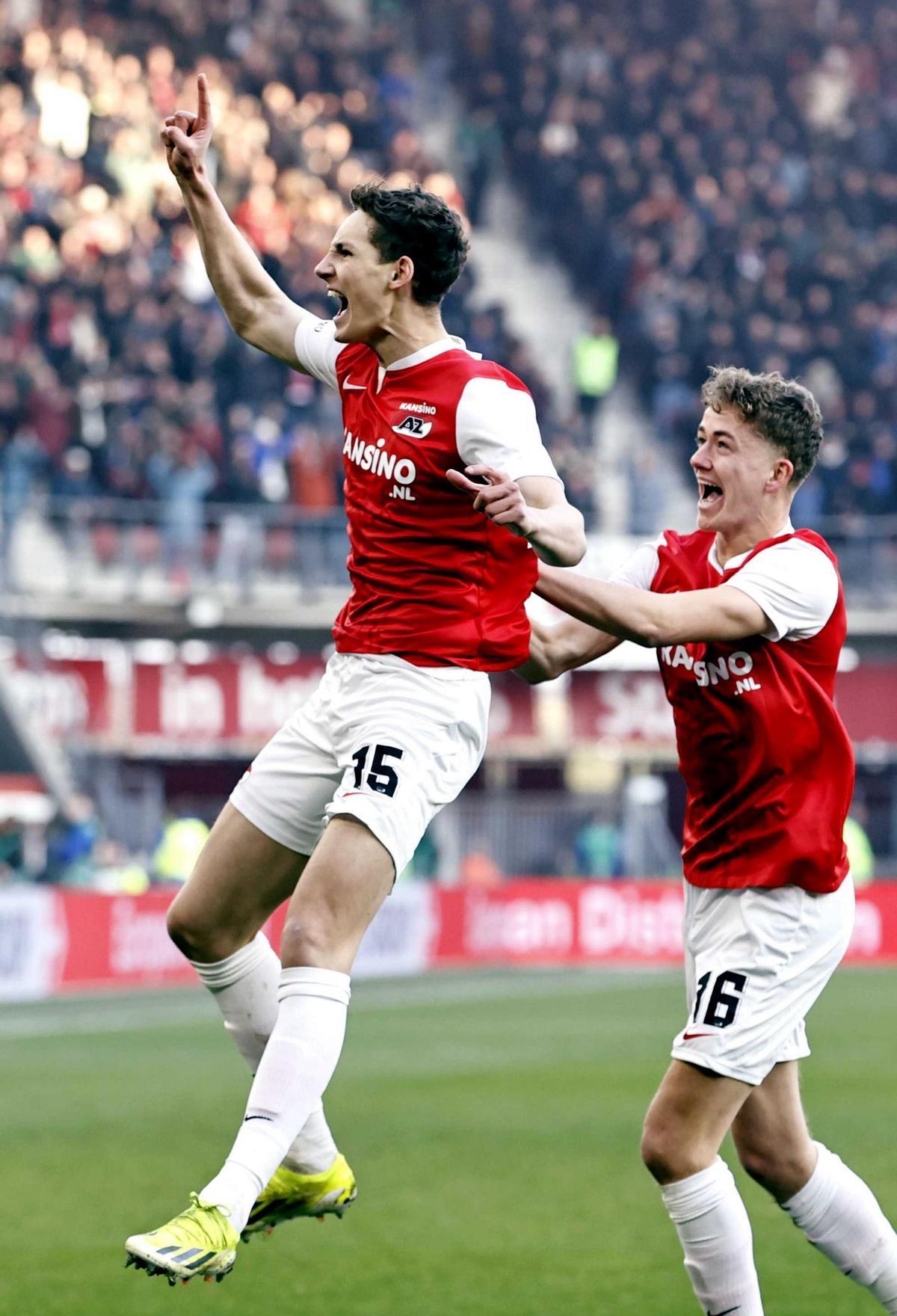 Ruben Van Bommel celebra uno de sus goles al Ajax