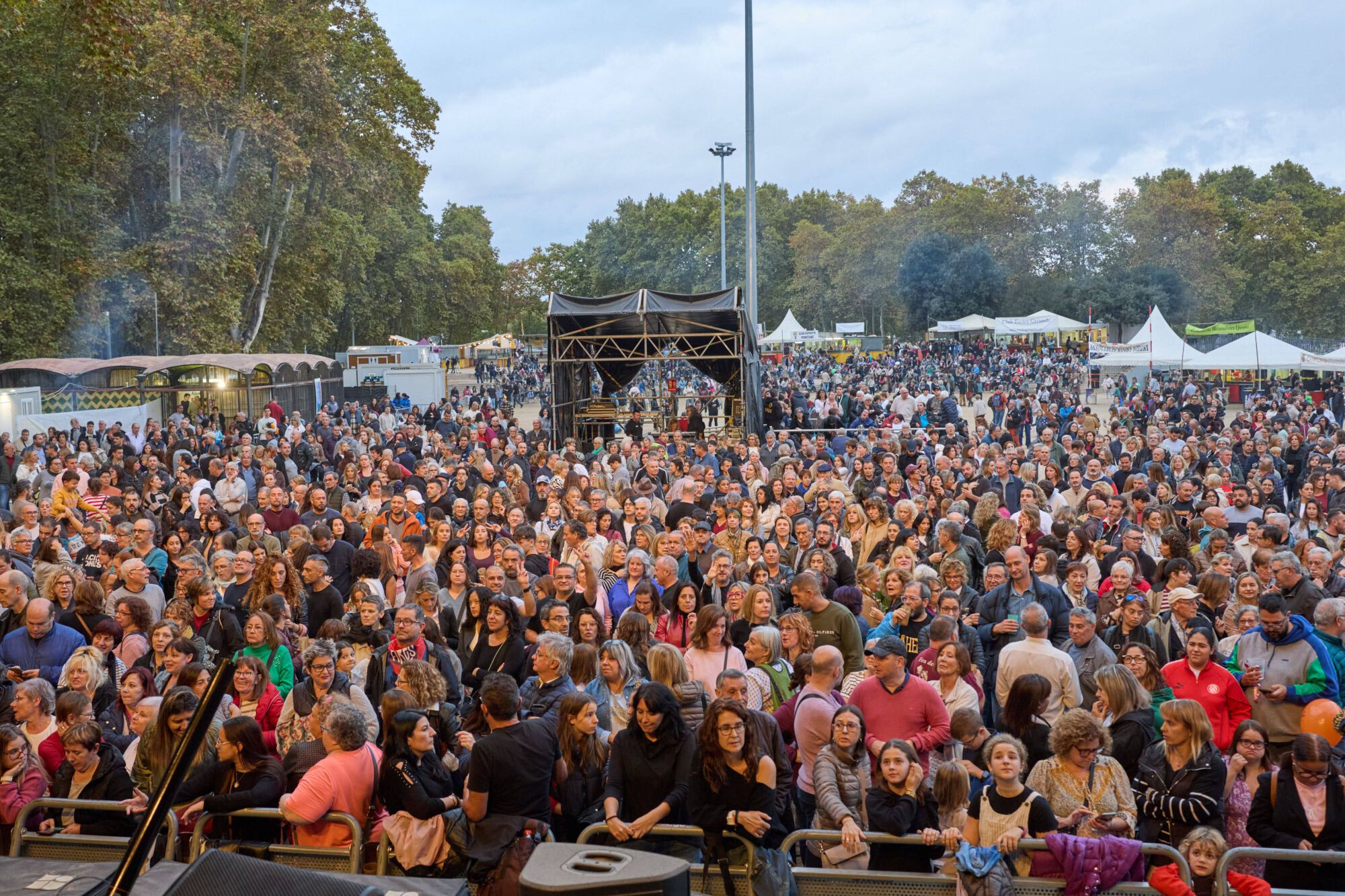 Les imatges del concert de Di Versiones a la Copa