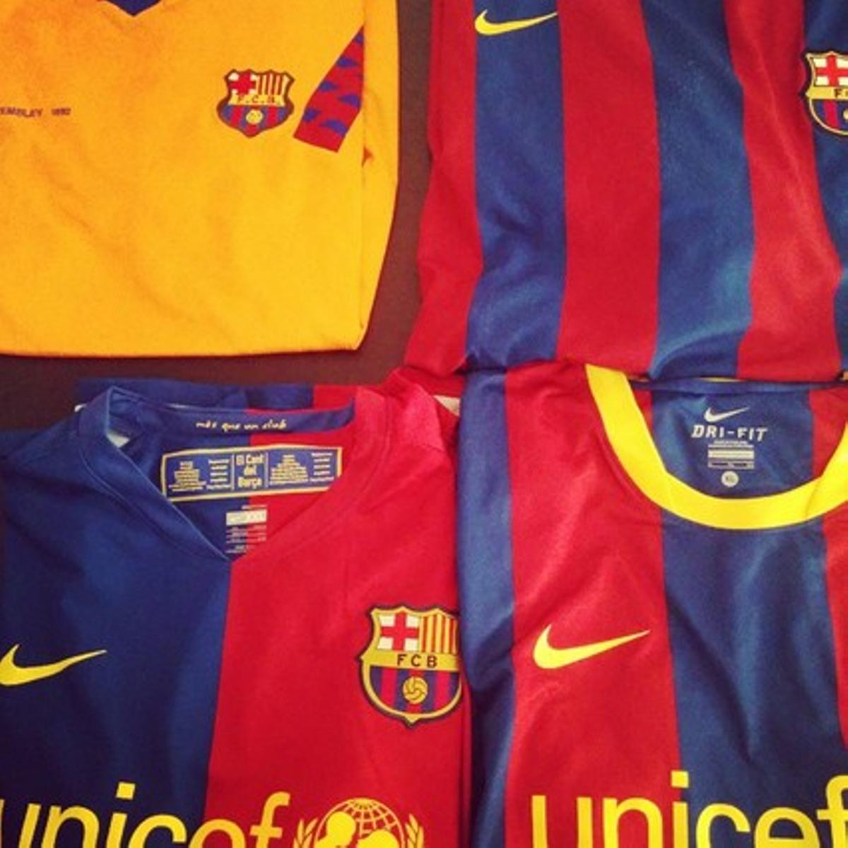 Les quatre samarretes de les quatre Champions anteriors del Barça.