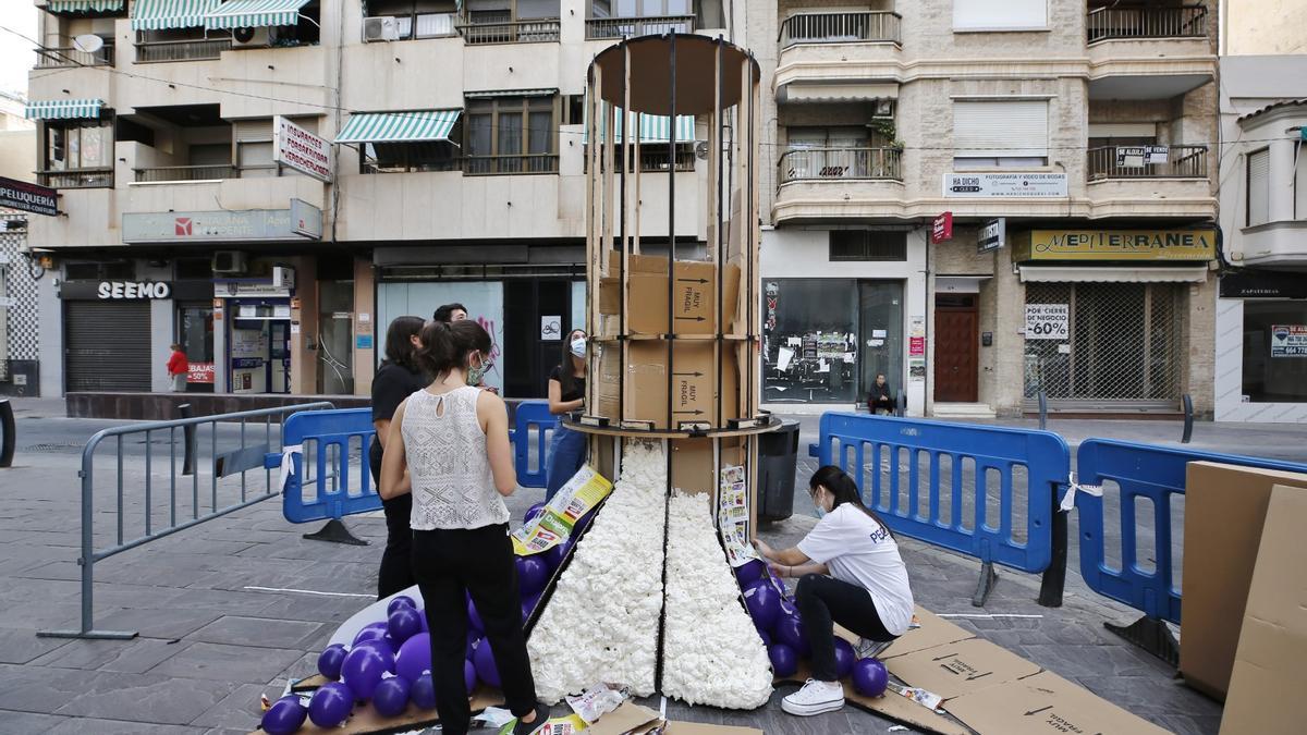 Las arquitecturas efímeras ya están en la calle en Torrevieja