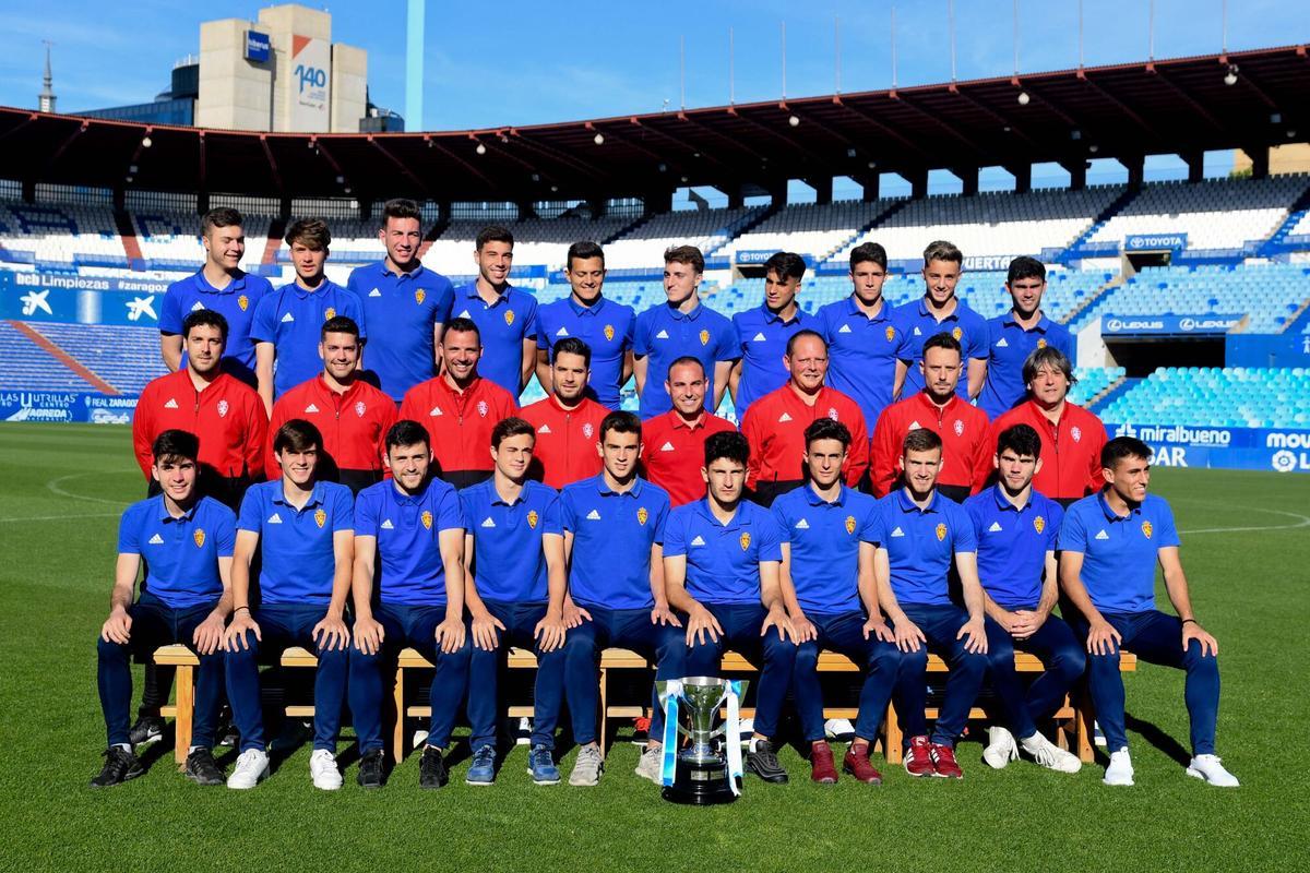 CELEBRACION DE LOS JUGADORES DEL REAL ZARAGOZA JUVENIL EN LA ROMAREDA DE LA CONSECUCION DE LA COPA DE CAMPEONES DE ESPAÑA 2019. IMAGEN DE FAMILIA DE LA PLANTILLA Y CUERPO TECNICO CON LA COPA. FUTBOL. COMPETICIONES FUTBOL. EQUIPOS FUTBOL