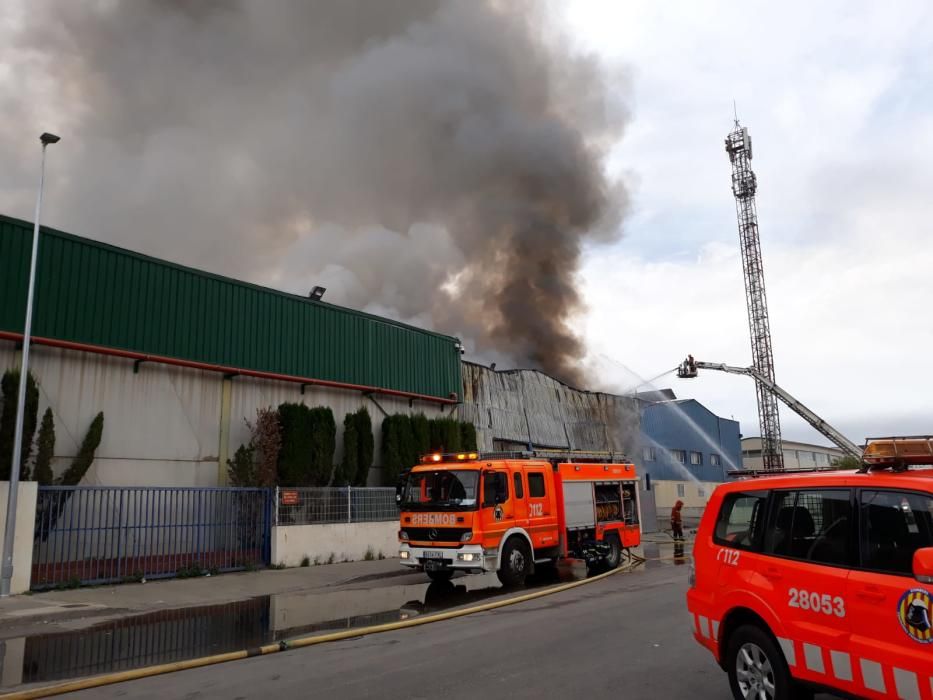 Incendio en una planta de reciclaje de Riba-roja