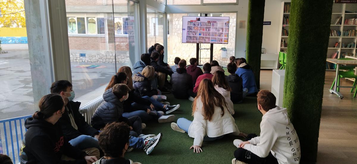 Cada clase del centro tiene asignada una visita a la biblioteca cada 15 días, ahora totalmente renovadas.