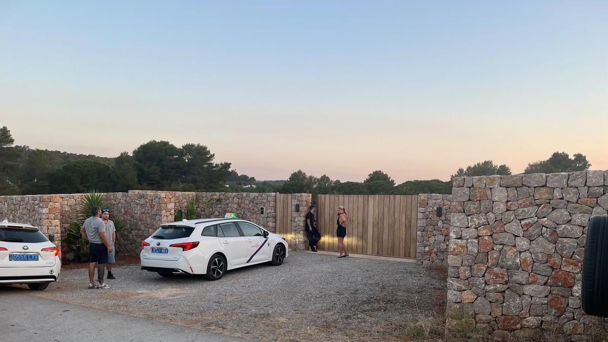 Imágenes de la macrofiesta ilegal en una finca de Santa Gertrudis