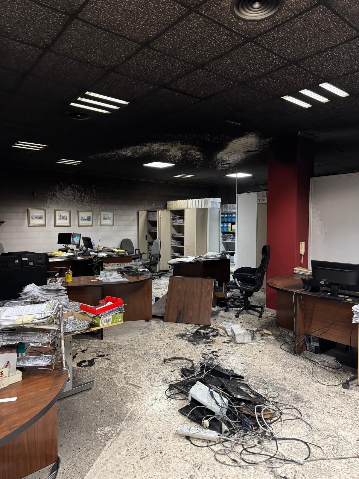 El interior de las dependencias del Registro de la Propiedad afectadas por el fuego.