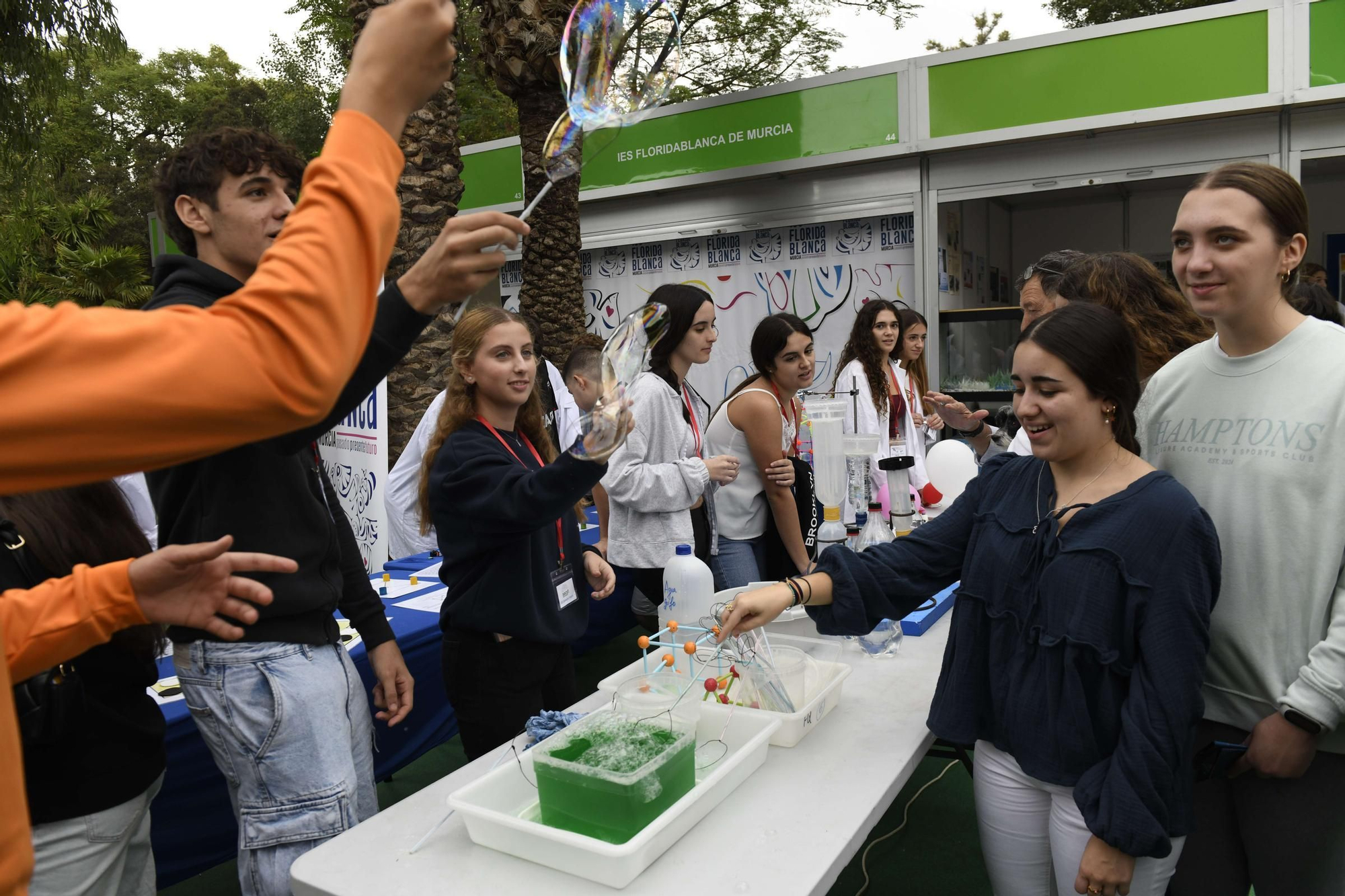 La primera jornada de la Semana de la Ciencia de Murcia, en imágenes