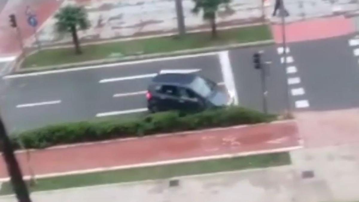 El vídeo de un coche haciendo eses en la Avenida del Mar de Castelló se ha hecho viral