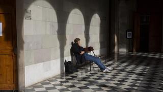 Ocho de cada 10 universitarios, dispuestos a trabajar en el extranjero para lograr mejores sueldos y horarios