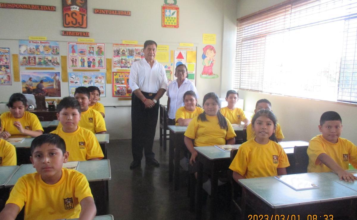 5º de Primaria del colegio San José, en Chincha Alta. Una buena formación de base garantiza el futuro en Perú.