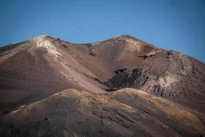 Visita al cono volcánico del Tajogaite
