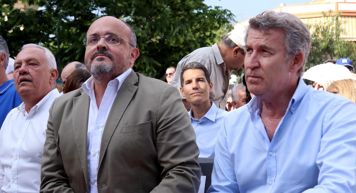Alejandro Fernández, presidente del PPC, junto a Alberto Núñez Feijóo, líder del PP.