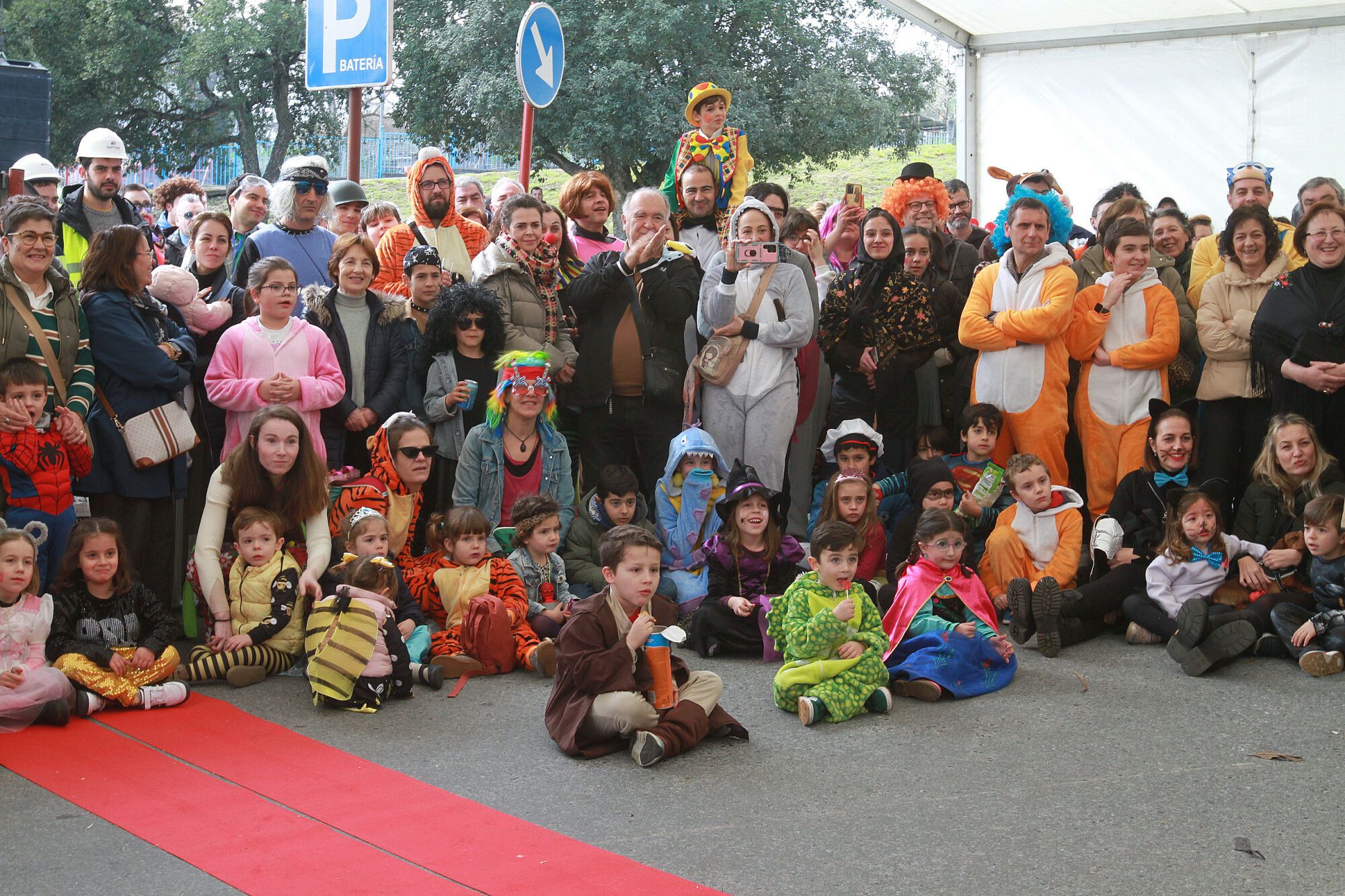 Los comentarios en tono jocoso sobre la actualidad, las referencias políticas y las intrusiones no fueron impedimento para celebrar la tradicional Voda da Pita