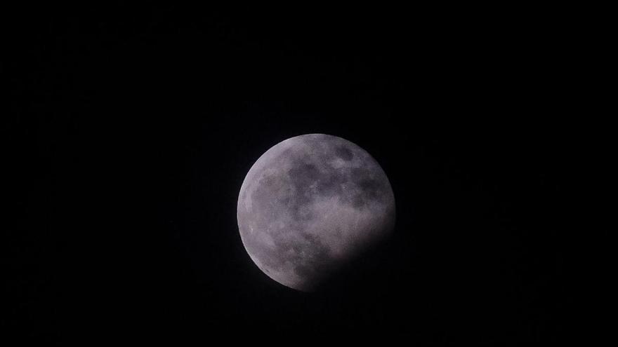 Se venden eclipses y poetas