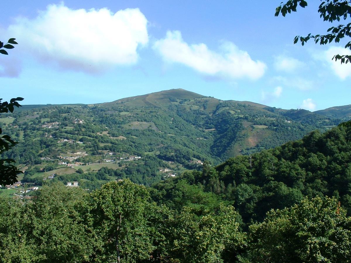 El pico Polio, visto desde el valle de Turón.