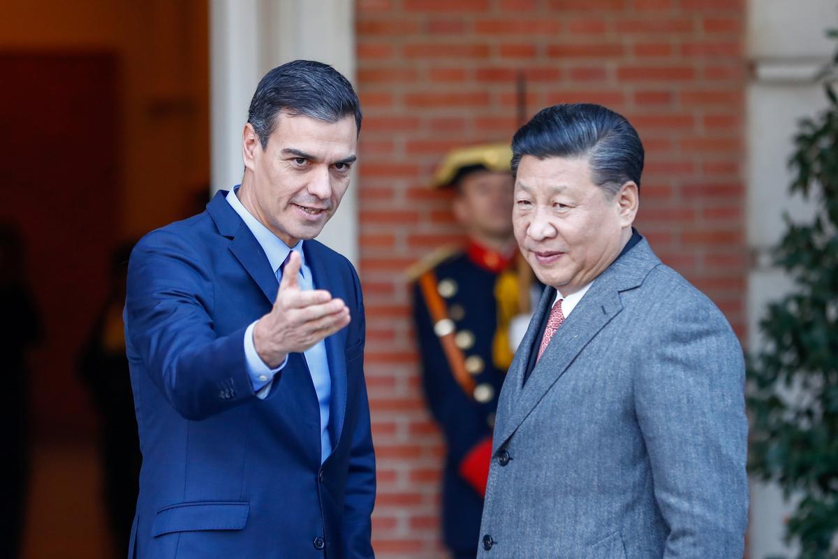 El presidente del Gobierno, Pedro Sánchez, recibe al presidente de la República Popular China, Xi Jinping, en la Moncloa