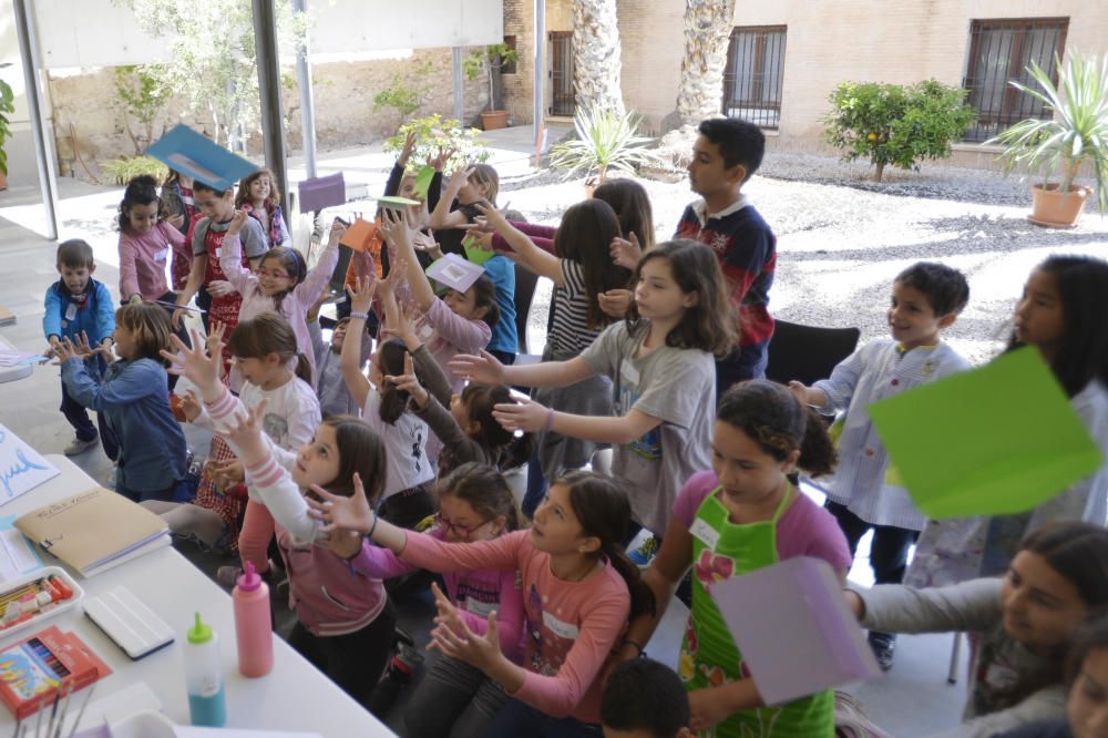 Un instante del taller artístico infantil