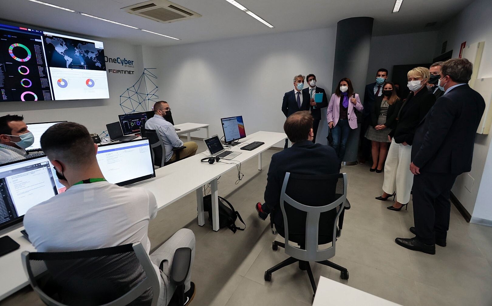 Visita de la secretaria de estado de Digitalización e Inteligencia Artificial a la sede de Binter