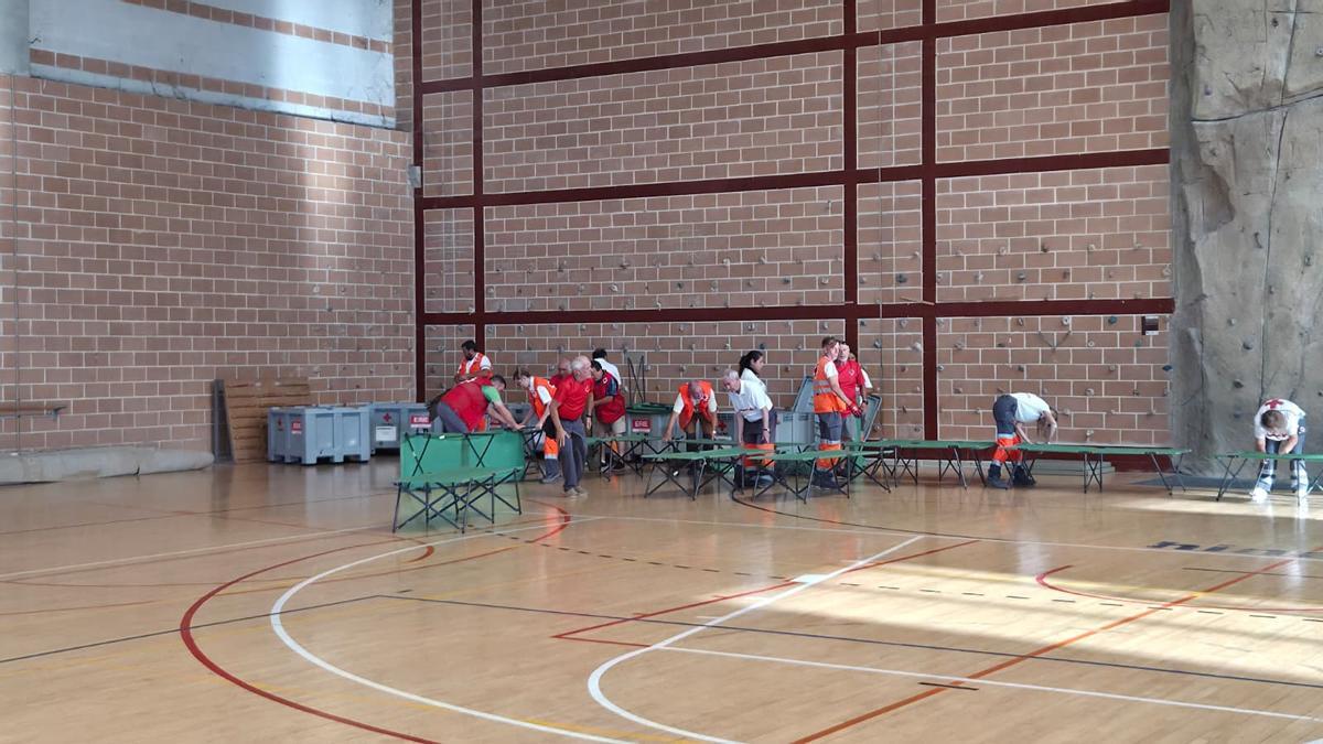Cruz Roja habilita el pabellón de Monzón.