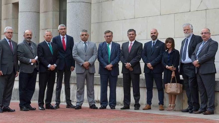 Encuentro del Consello Galego de Procuradores y la Orden de Solicitadores lusos, ayer en Vigo. // FdV