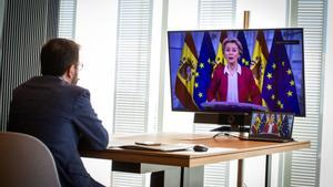 Barcelona (Spain), 26/10/2020.- A handout picture made available by Catalonia’s Regional Government shows Catalonian vicepresident and acting Catalonian president Pere Aragones listening to EU Commission President Ursula von der Leyen (on the screen) as he attends from his office the Regional Presidents Conference taking place in Madrid, Spain, 26 October 2020. The presidents of the regions will discuss on the sharing out of EU rescue funds granted to Spain amid coronavirus pandemic crisis. (Lanzamiento de disco, España) EFE/EPA/HANDOUT HANDOUT EDITORIAL USE ONLY/NO SALES