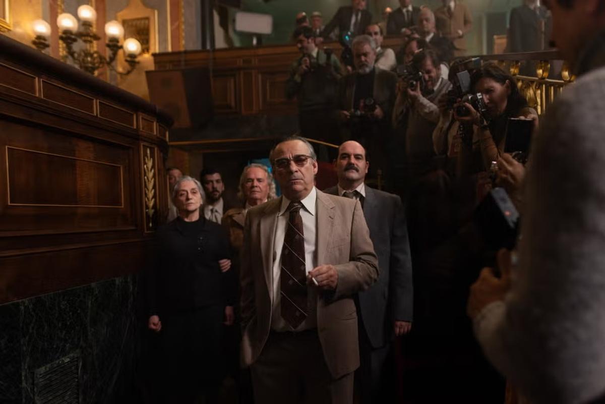 En su segundo episodio, ‘Anatomía de un instante’ pone el foco en el líder comunista Santiago Carrillo, al que interpreta Eduard Fernández.