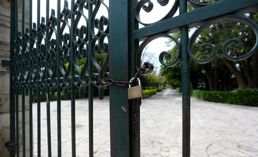 Señalización del ayuntamiento para usar los parque