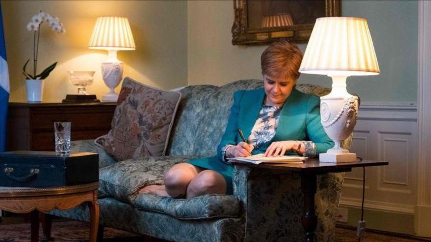 Sturgeon envía la carta a May pidiendo el referéndum de independencia