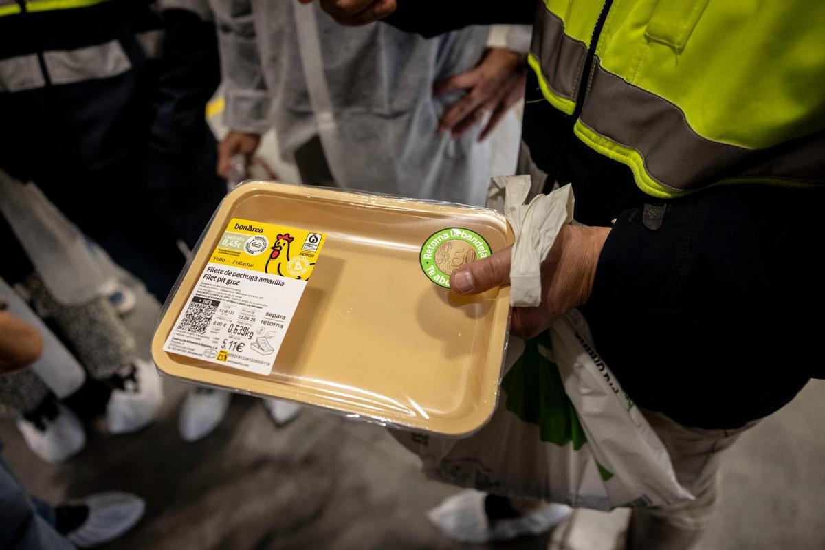 La bandeja de carne retornable que BonÀrea está probando en sus tiendas.