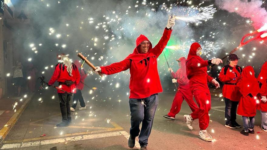 Las Fiestas del Carmen de El Campello arrancan con un multitudinario Correfocs