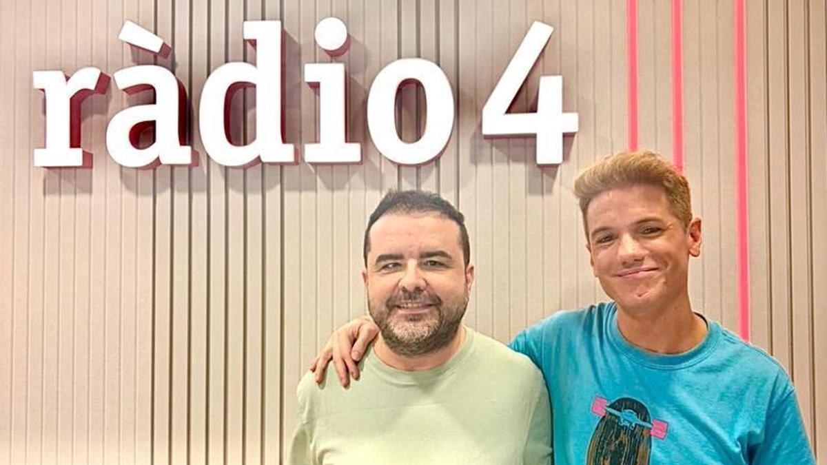 Joan Barutel y Ricky García, en los estudios de RNE en Barcelona.