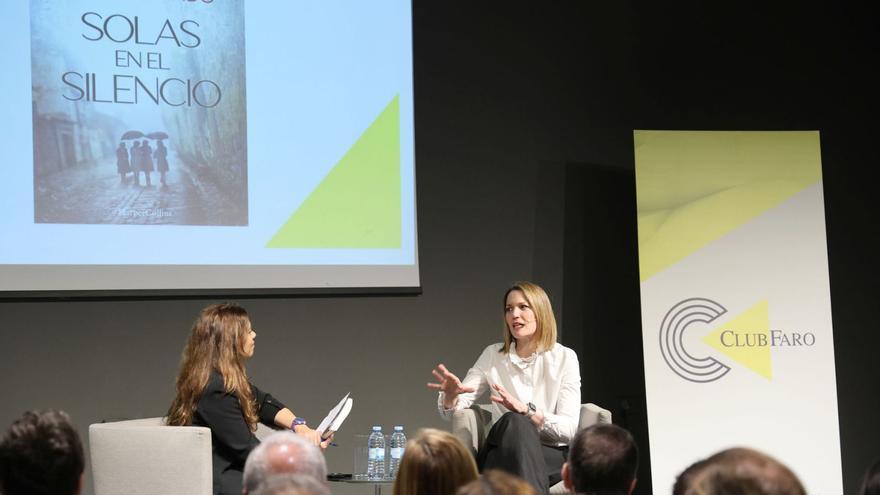 Desde la izda., Nuria Sáinz y
Silvia Intxaurrondo, ayer.
| José Lores