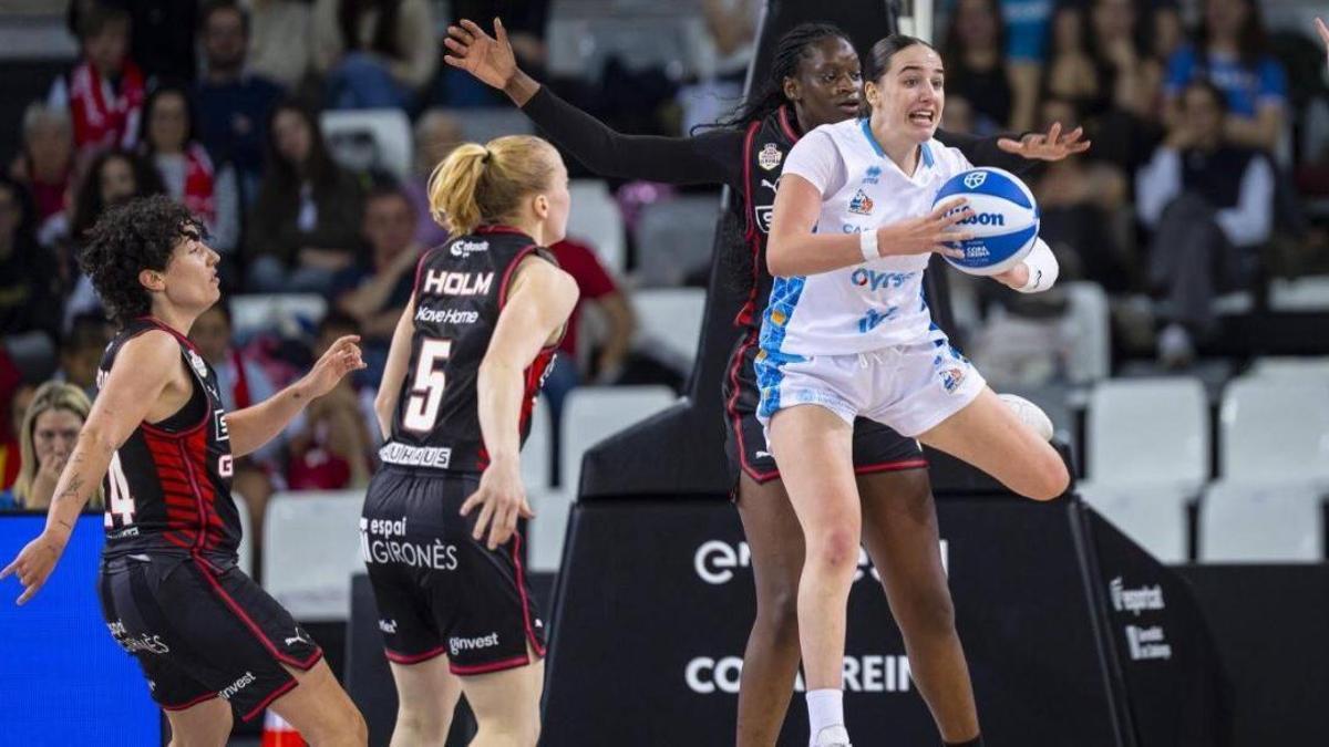 Iyana Martín, en la pilota i jugant encara amb l'Avenida, és un dels fitxatges de l'Spar Girona pel curs vinent.
