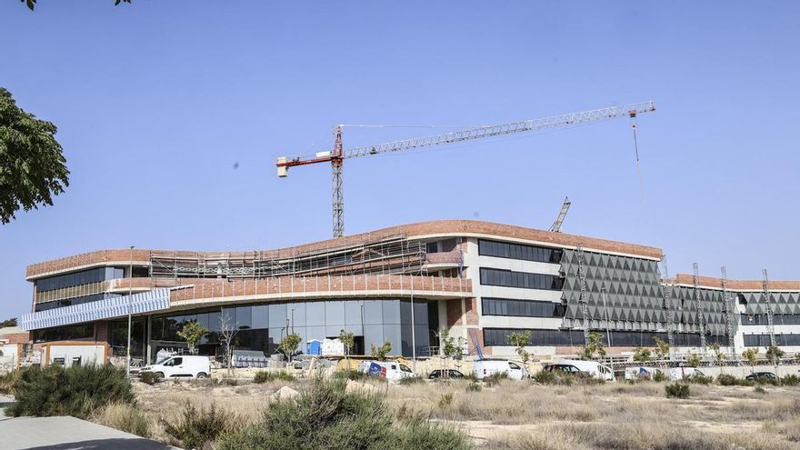 El PSOE de Alicante amenaza con pedir la suspensión del punto sobre el hospital de Vistahermosa Norte si &quot;se siguen ocultando documentos&quot;