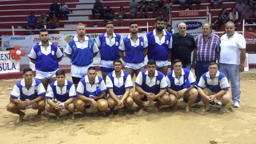 El Unión Sardina en Tenerife, junto a Parri II y Valencia, dos figuras del vernáculo deporte.