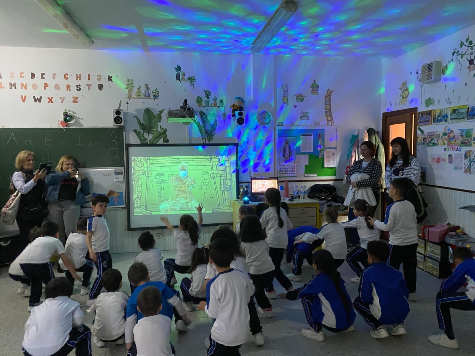 Fiesta colegial en el Patronato por San José (en imágenes)