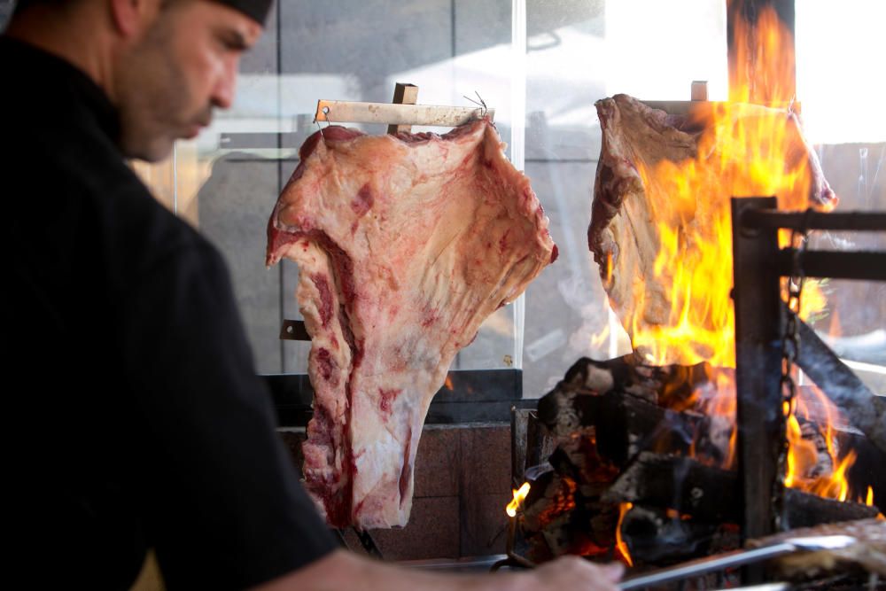 Restaurante La Vaca: carnes a la brasa en Alicante