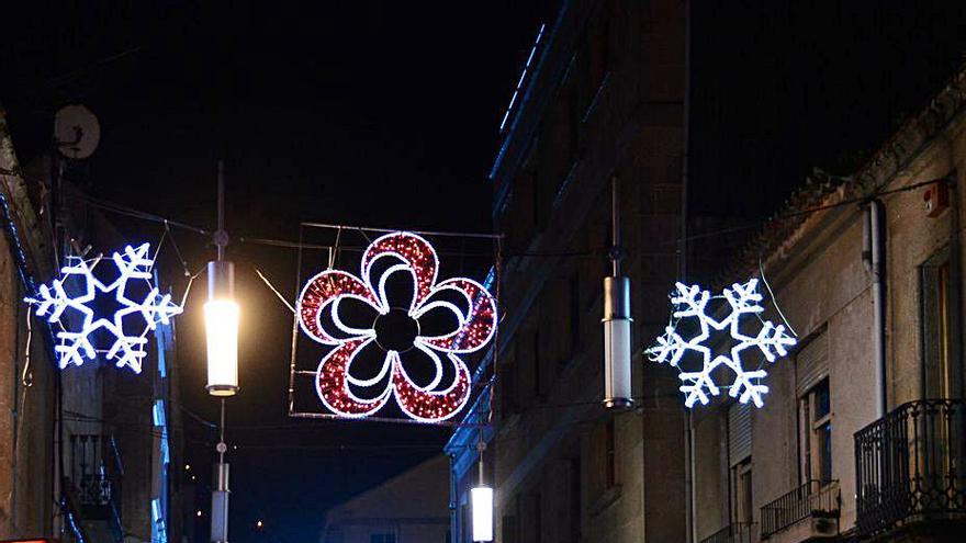 Iluminación en la calle Eduardo Vincenti.   | // GONZALO NÚÑEZ 