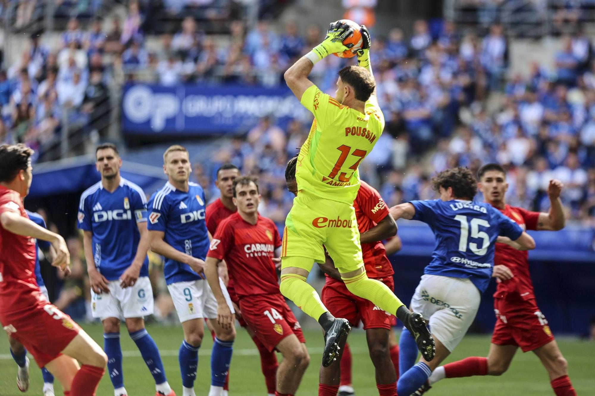 EN IMÁGENES: Ambientazo en la valiosa victoria del Oviedo contra el Zaragoza