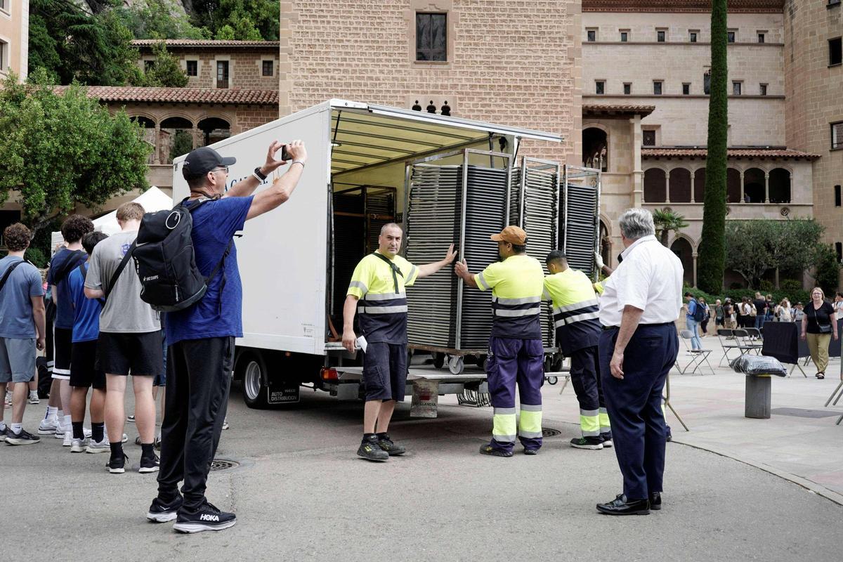 Preparatius a Montserrat per a la visita del Papa Lleó XIV