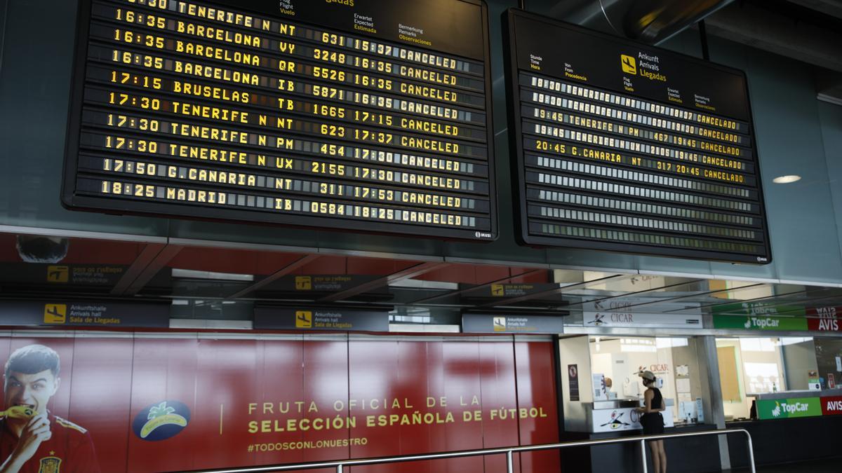 Interior del Aeropuerto de La Palma, este sábado, en La Palma.