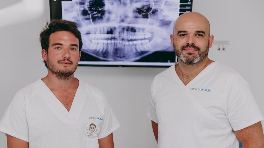 El especialista Nicolás Pizá Morro y el director del área de Odontología de Clínica Dr. Rull, José Luis Rull.