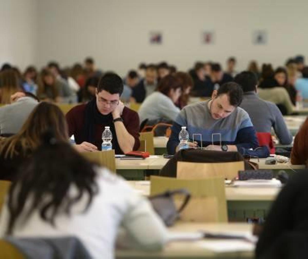 La Universidad arranca con las bibliotecas a tope por los exámenes