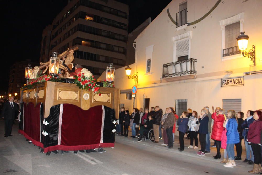 La solemnidad del paso de la Crucifixión llevado a costal