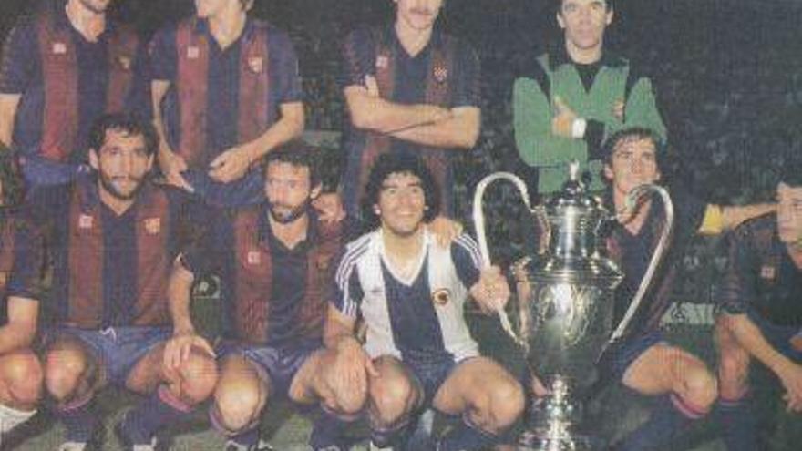 El Pelusa con la camiseta del Hércules tras ganar el Trofeo Costa Blanca con el Barça en 1983.