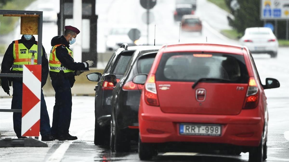 Control de acceso en el puesto fronterizo de Kligenbach, entre Hungría y Austria, este martes.