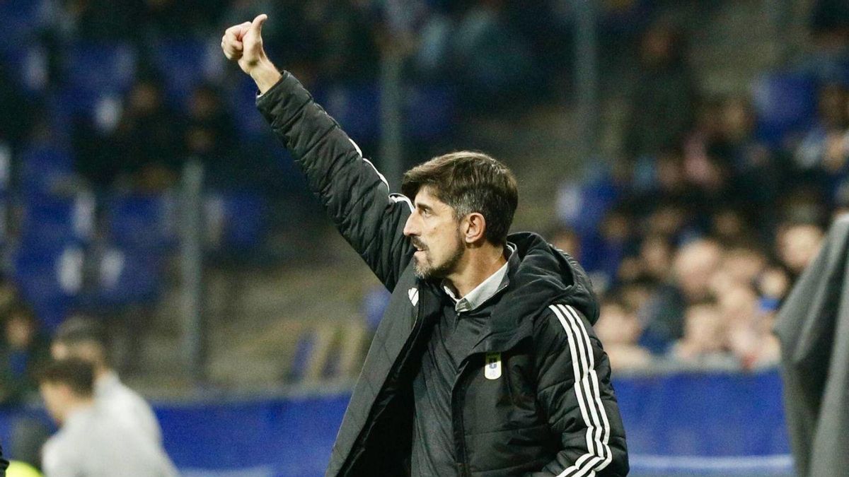 Paunovic, en un partido del Real Oviedo.