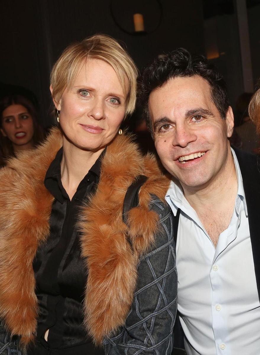 Cynthia Nixon y Mario Cantone