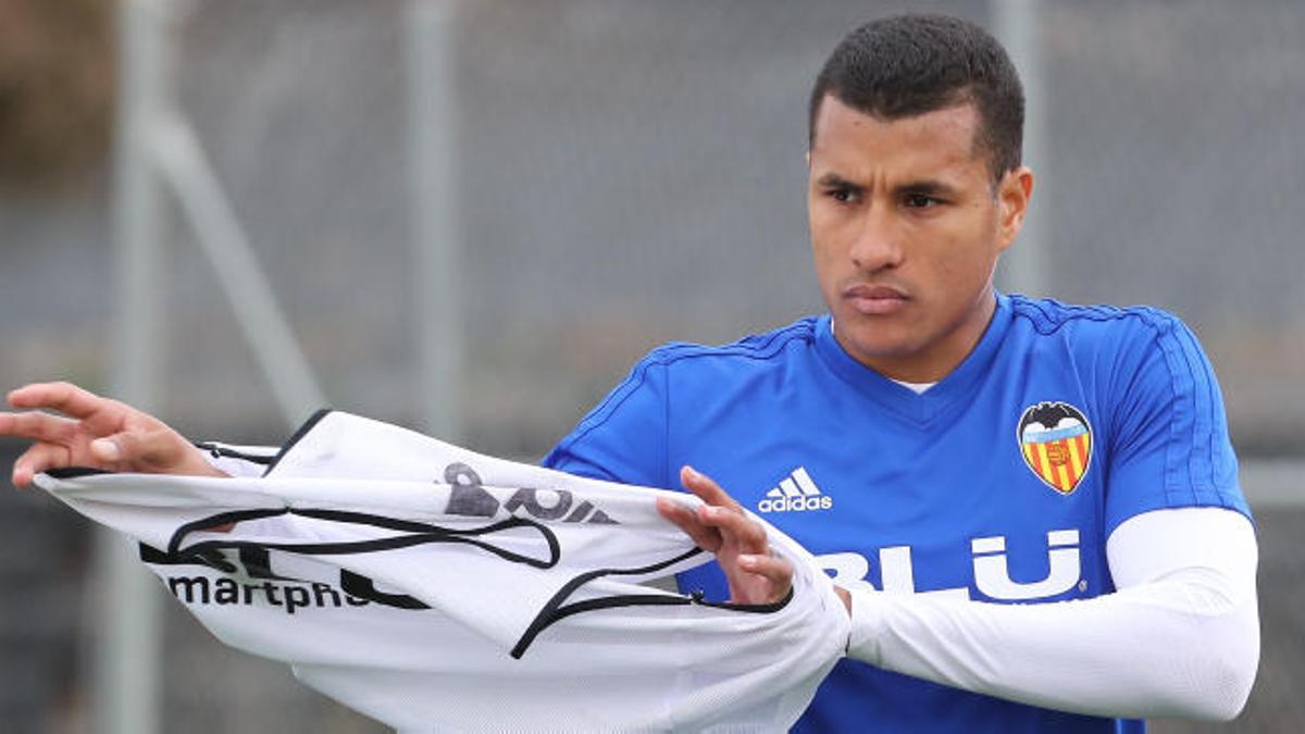 Jeison Murillo con camisetas del Valencia