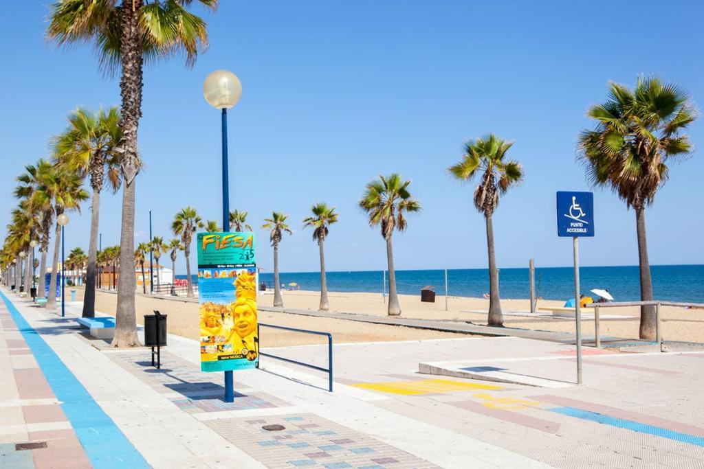 La Antilla es una de las tres playas de Lepe.