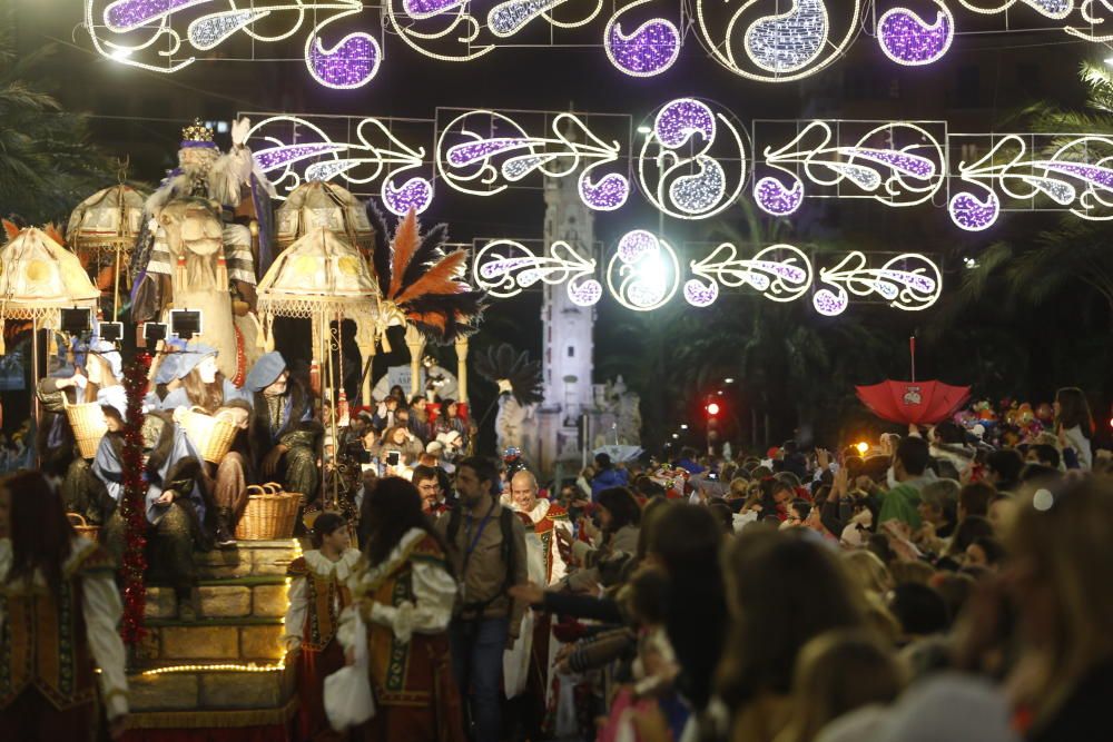 Los Reyes Magos recorren Alicante en la Cabalgata